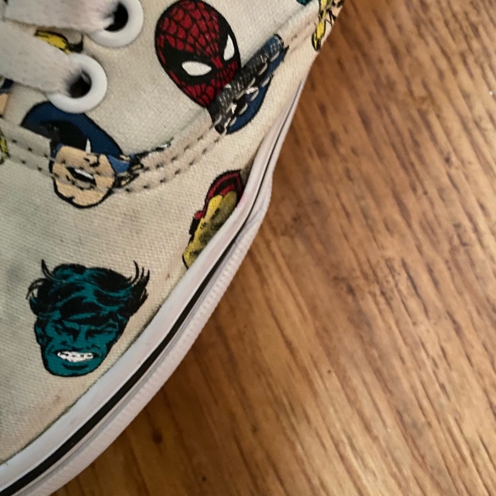 VANS Authentic Marvel Head Sneakers - Picture 11 of 16